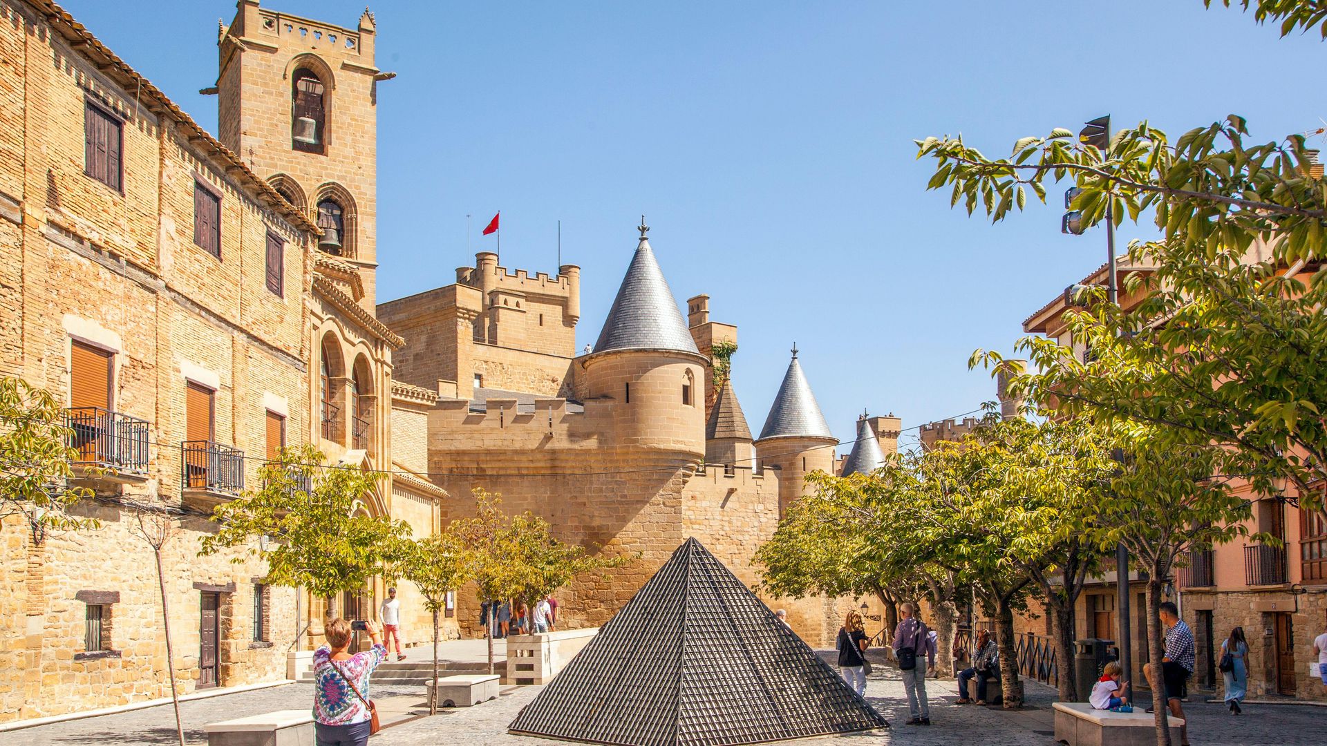 Plaza de Carlos III, Olite, Navarra.
