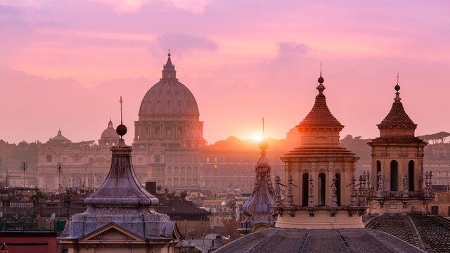iglesia catolica atardecer