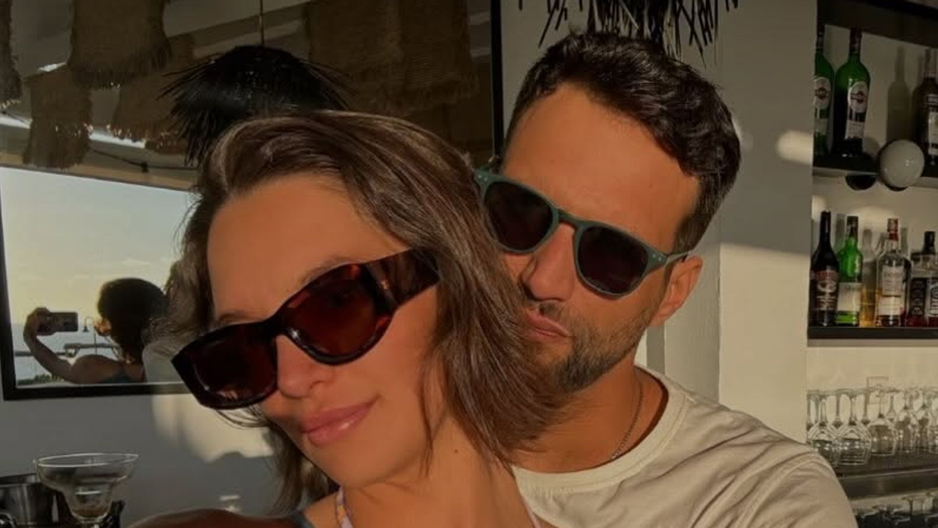 Jesús Castro junto a su pareja, Camila Canto
