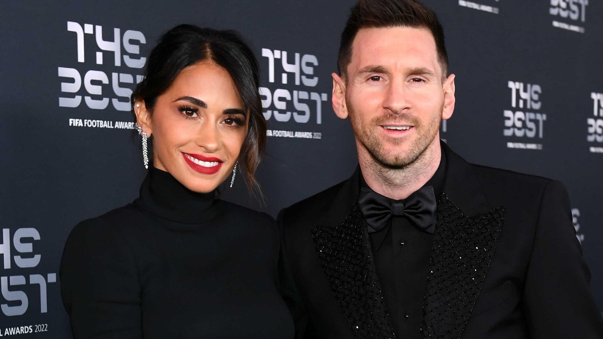 Guapísima, Antonela Roccuzzo acompaña a Messi a recibir un importante premio