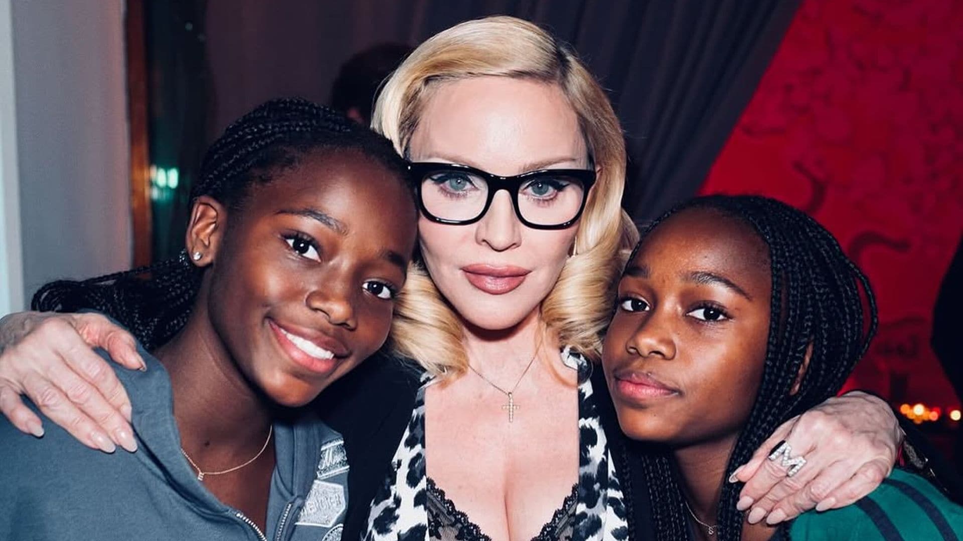 La emoción de Madonna y sus hijas al regresar a Malawi ocho años después de su adopción