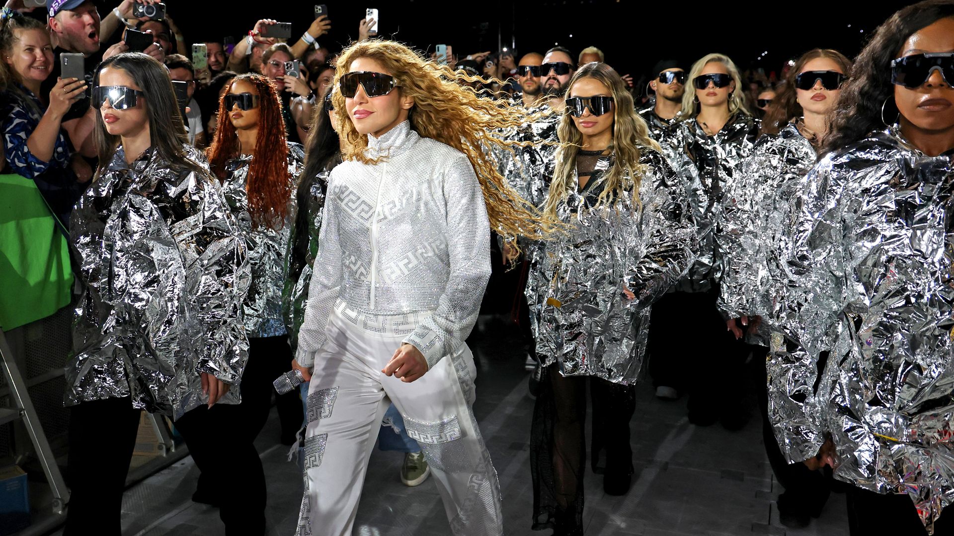 Los 13 cambios de vestuario de Shakira en el primer concierto de su ...