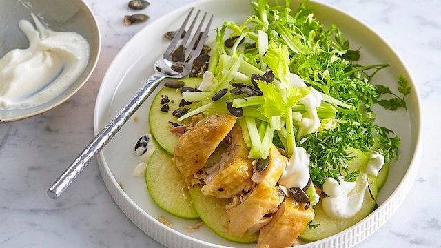 ensalada de pollo al estilo waldorf