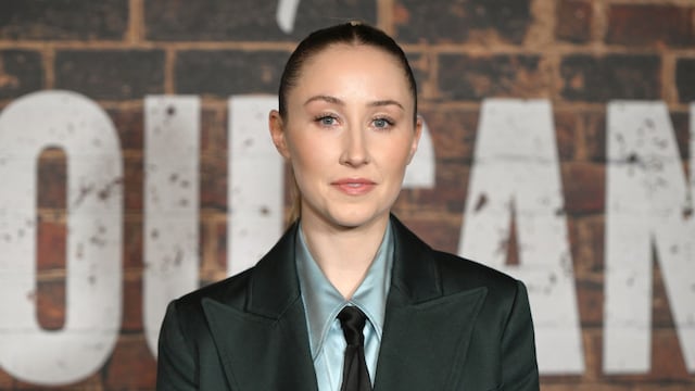 Erin Doherty en la premier de la serie 'Mil golpes'