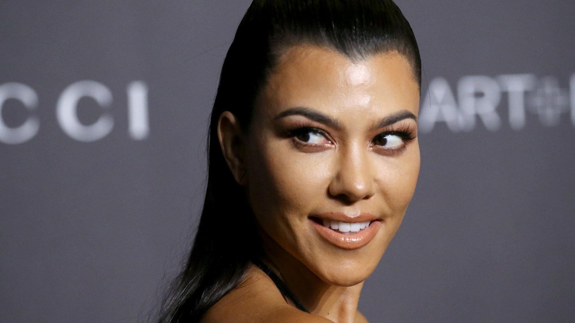 Kourtney Kardashian revela los 8 pasos detrás de una piel ‘glowy’