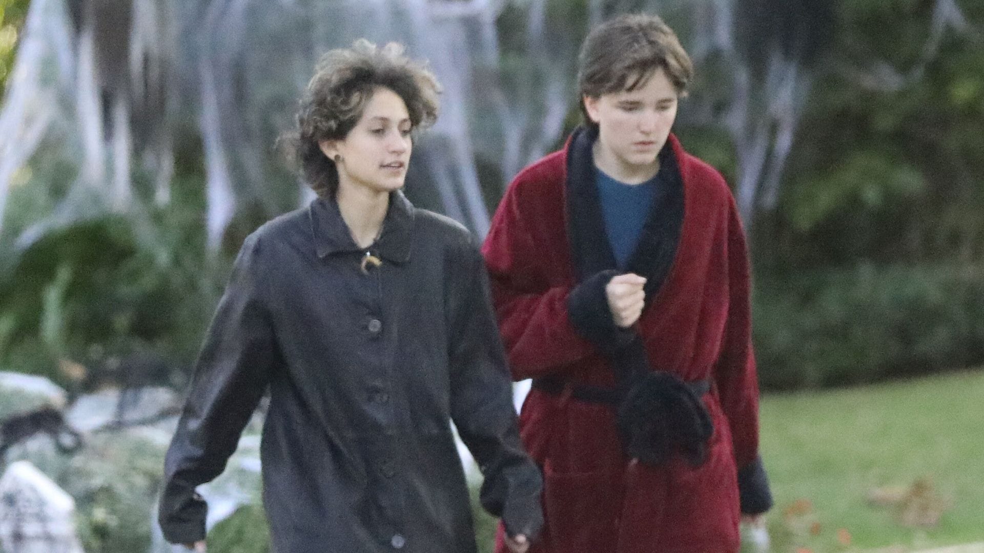 Emme Muñiz y Fin Affleck fueron captados en vísperas de Halloween.