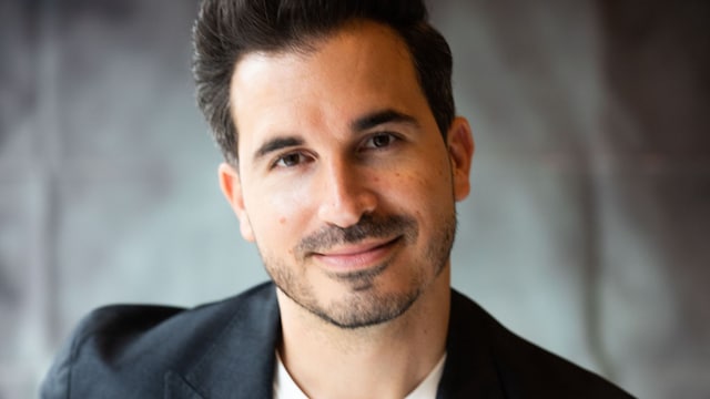 Javier Castillo en una foto de retrato en Turin (Italia)