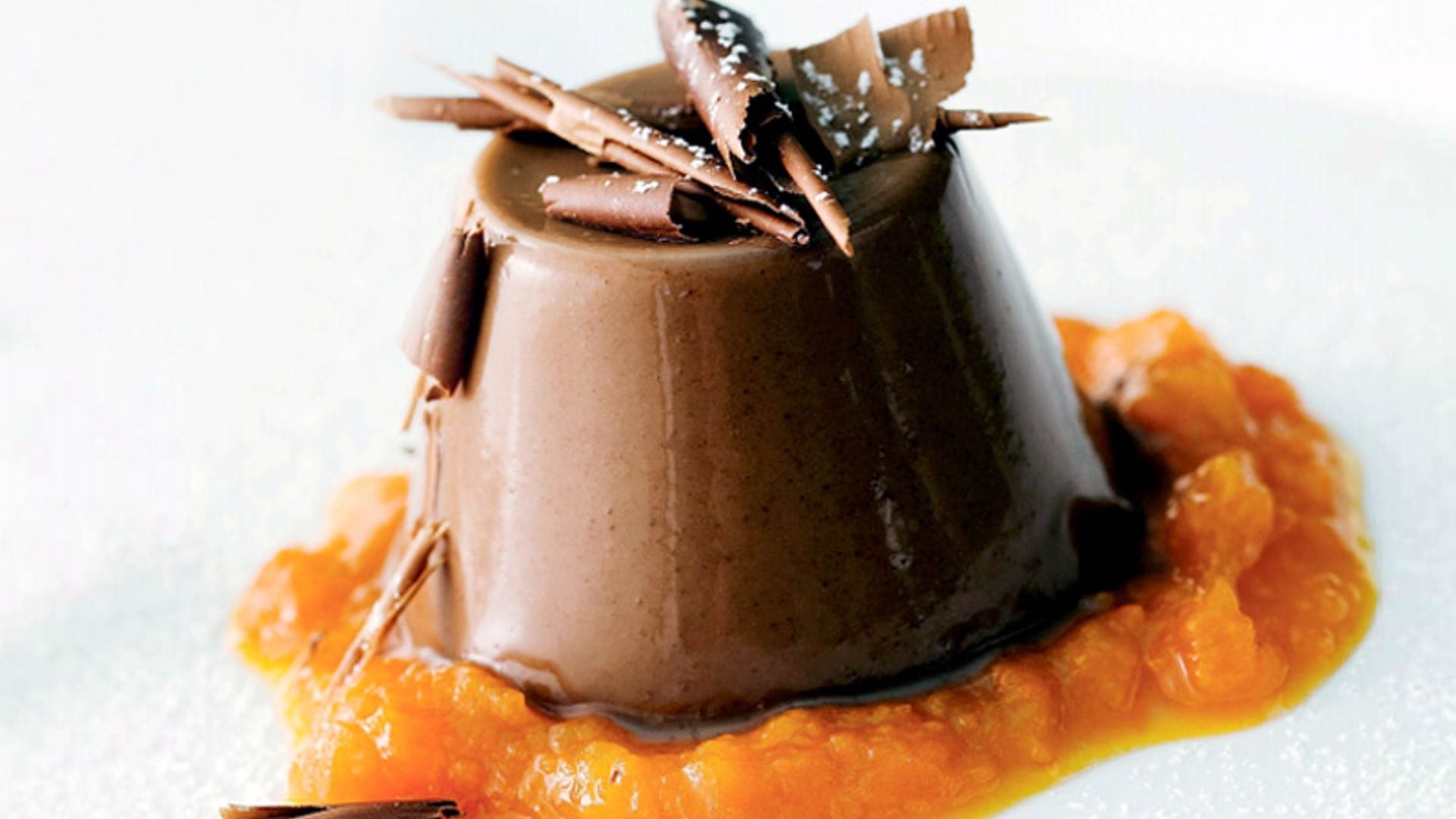 'Panna cotta' de chocolate y coco con compota de calabaza
