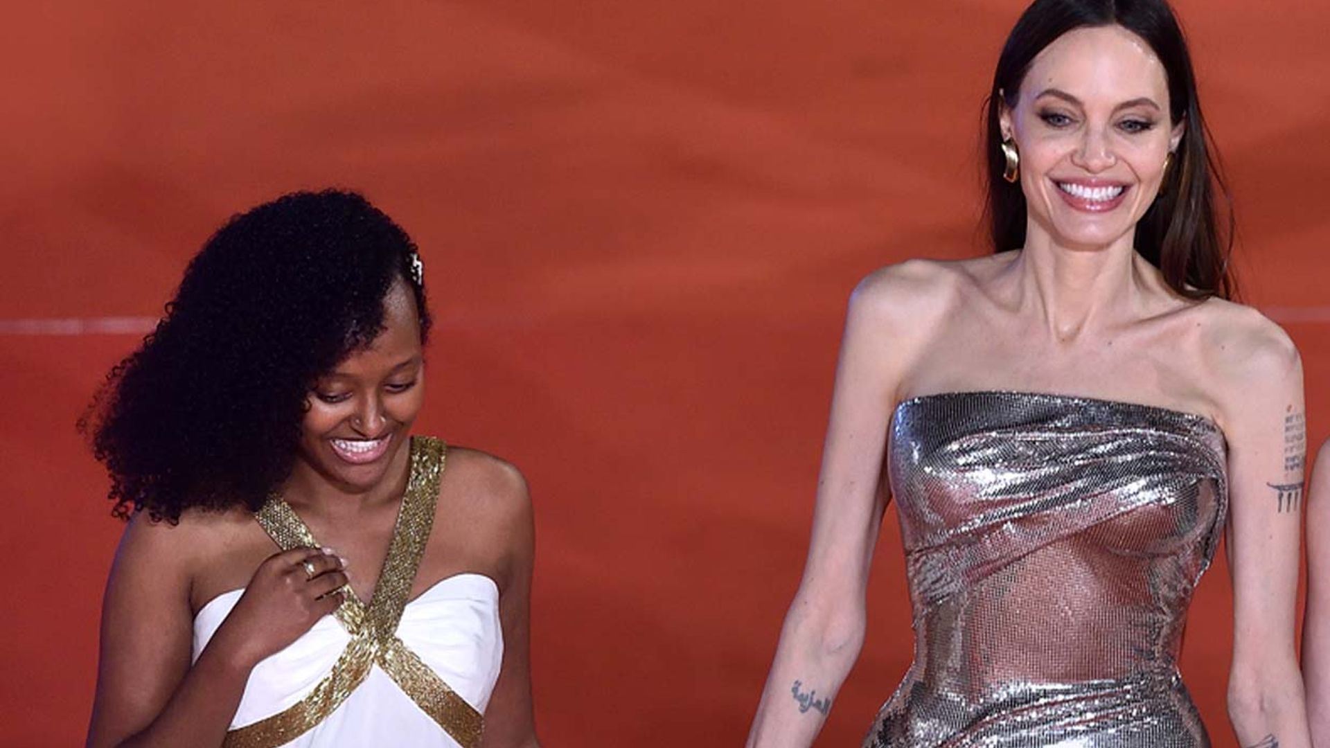 El baile viral de Angelina Jolie y Zahara para celebrar su acceso a la universidad