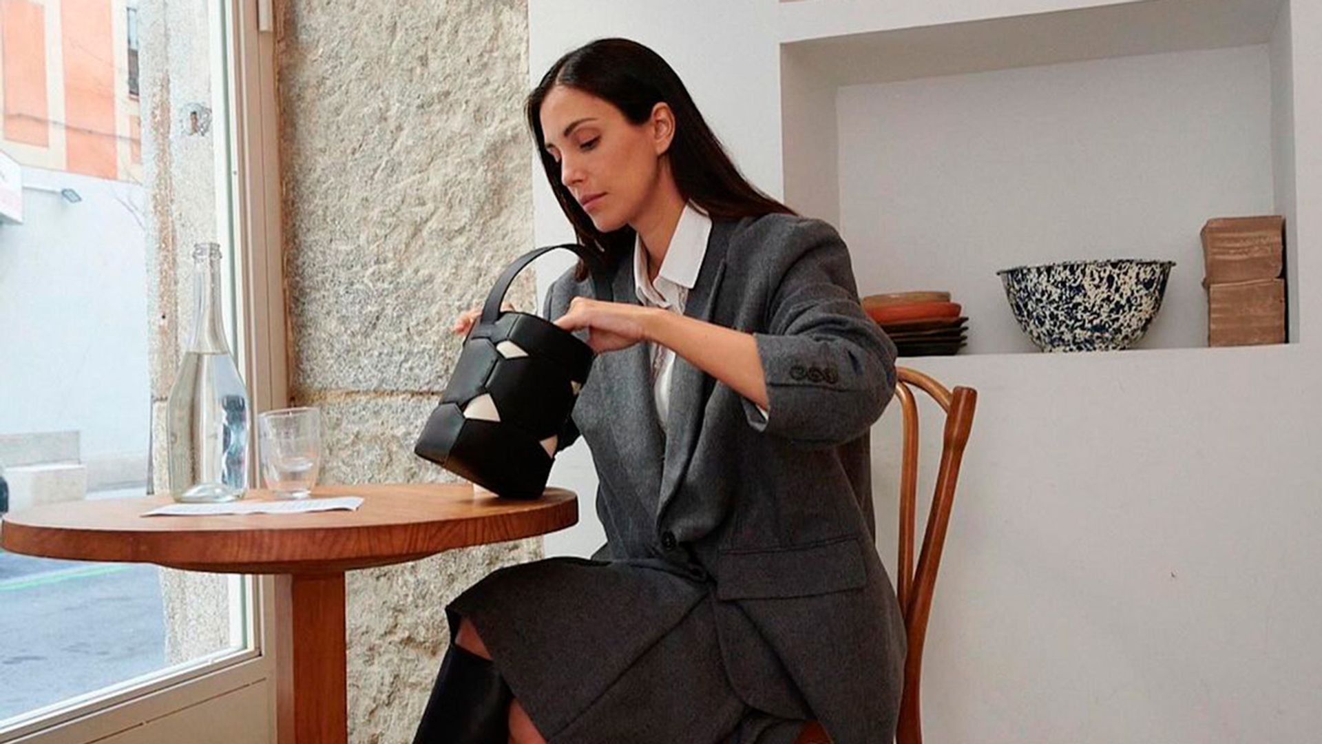 El uniforme 'cool' de Sassa de Osma que llevaremos en primavera: falda de tablas y americana