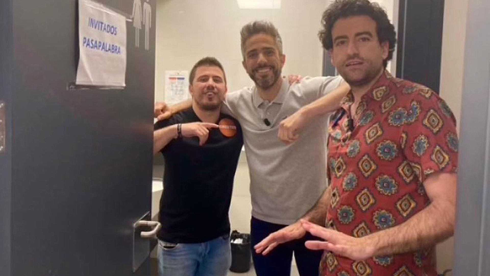 La emotiva despedida de Roberto Leal a Orestes y Rafa en su gran día: 'No son concursantes, esto va más allá'