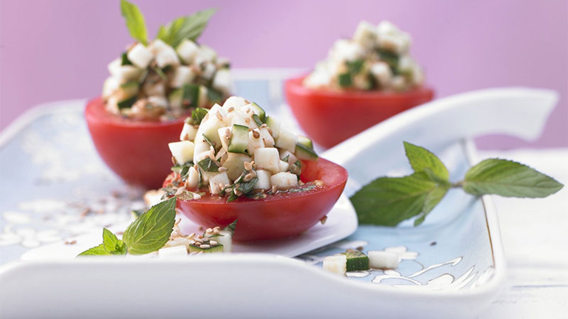 Tomates rellenos de calabacín con menta