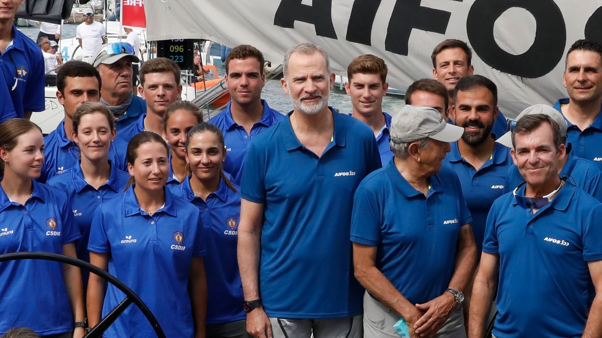 El rey Felipe, a bordo del 'Aifos' participa en la primera jornada de regatas en Mallorca