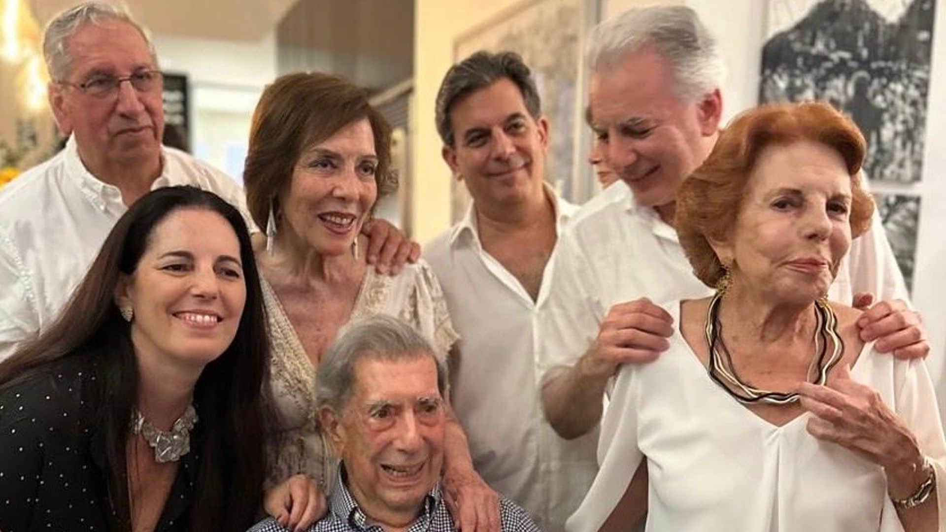 Estas son las últimas fotos de Mario Vargas Llosa con su familia celebrando su 89 cumpleaños