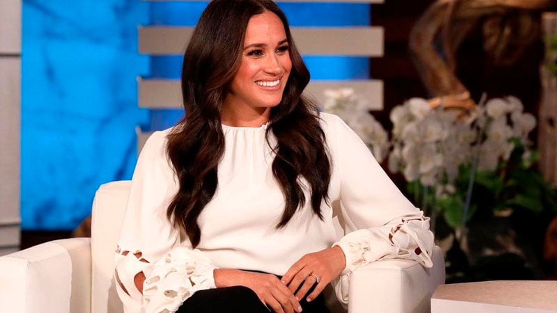 La blusa Oscar de la Renta de Meghan para su reaparición en televisión