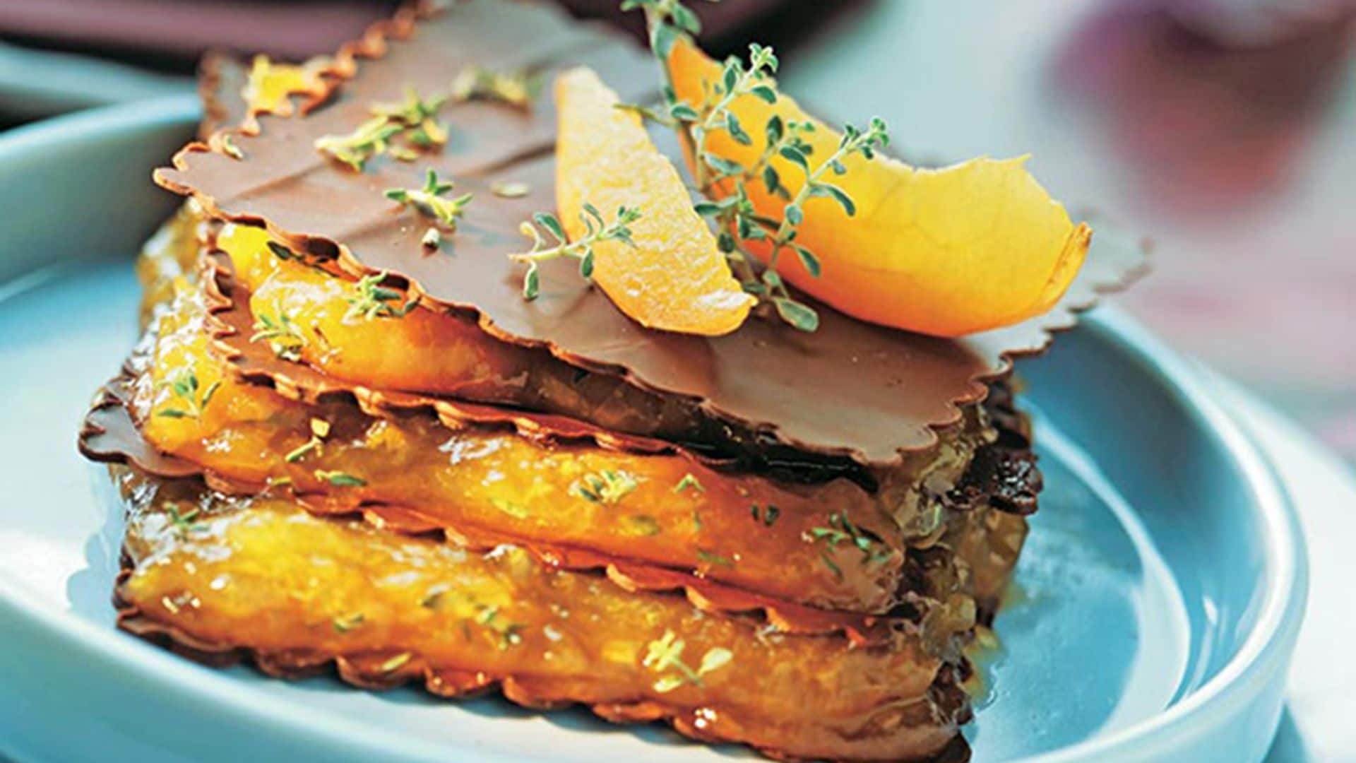 Milhojas con chocolate y melocotón