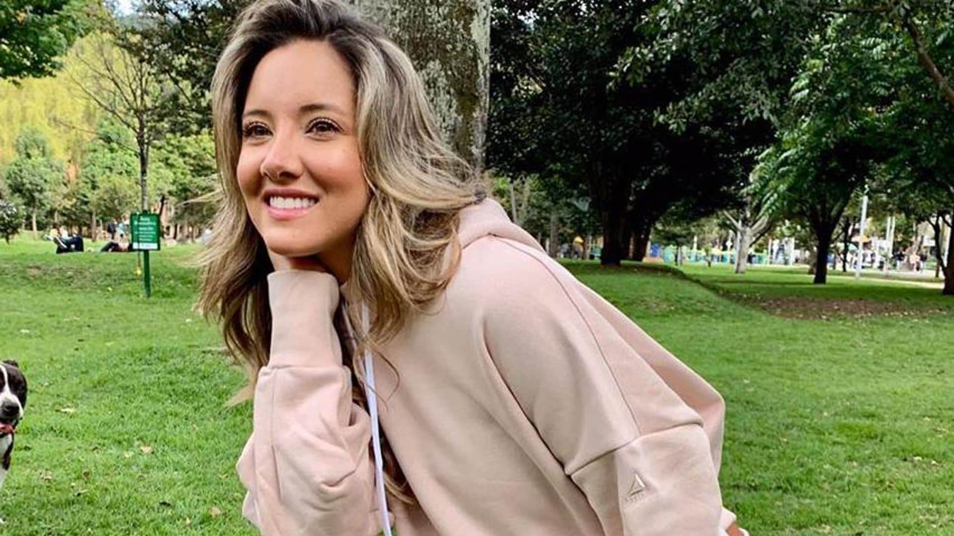 Daniella Álvarez se reencuentra con sus abuelitos y les lleva serenata