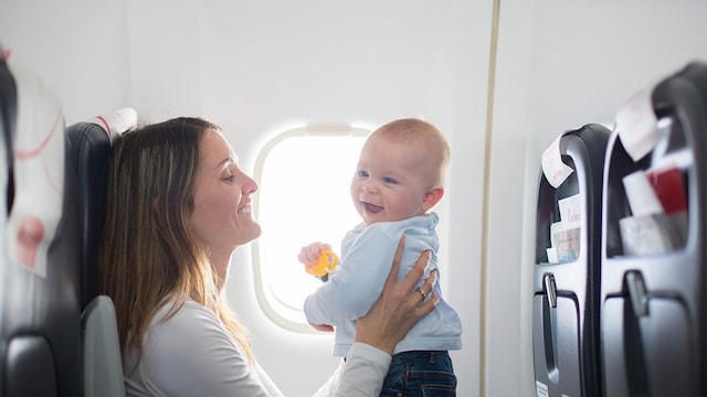 consejos pr cticos para viajar con tu beb en avi n