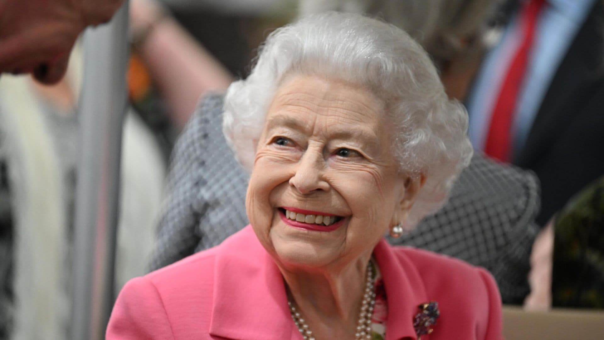 royal family announces new social media tools to celebrate queen s platinum jubilee