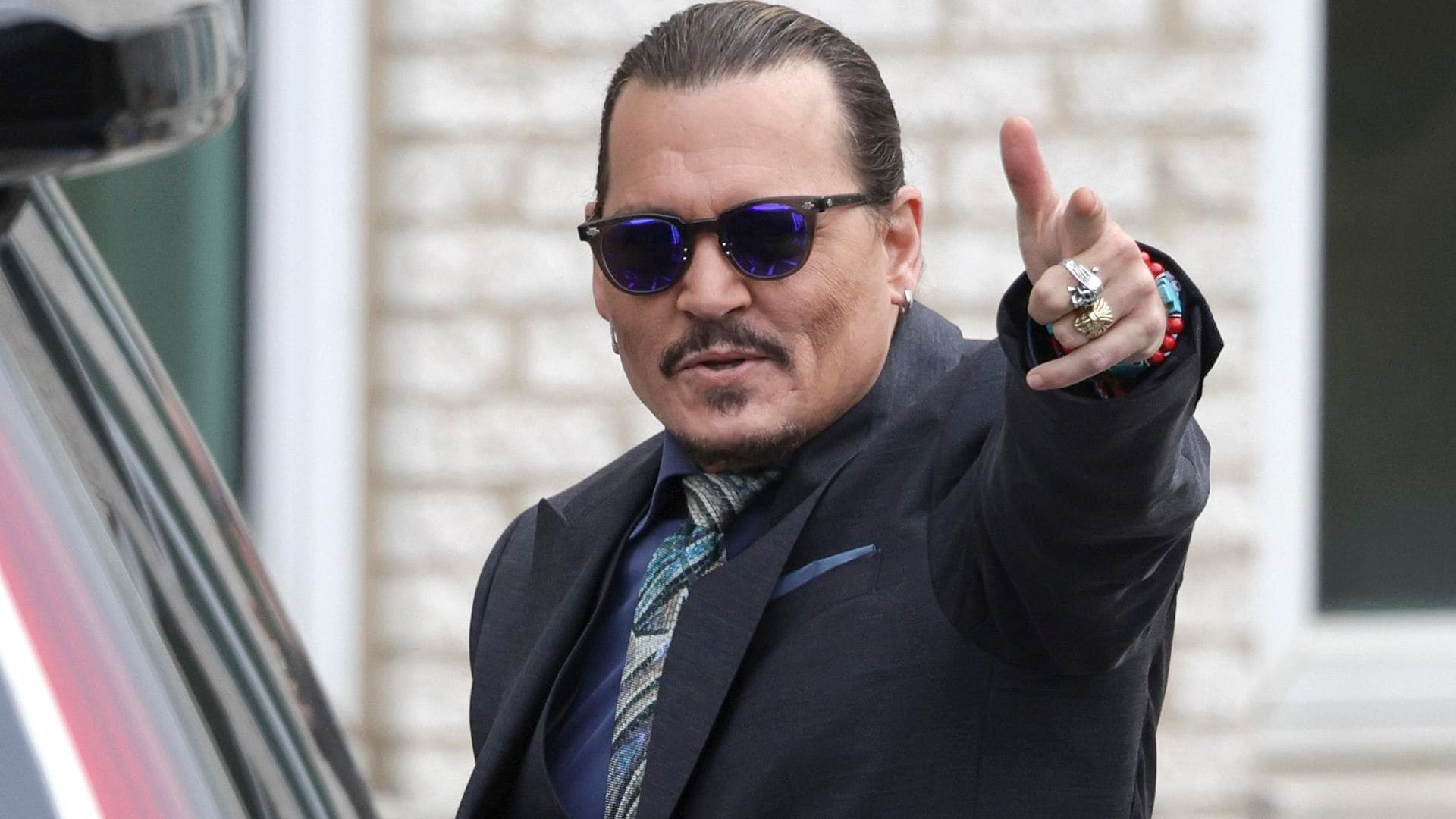 Johnny Depp aparece con nuevo look sin barba ni bigote