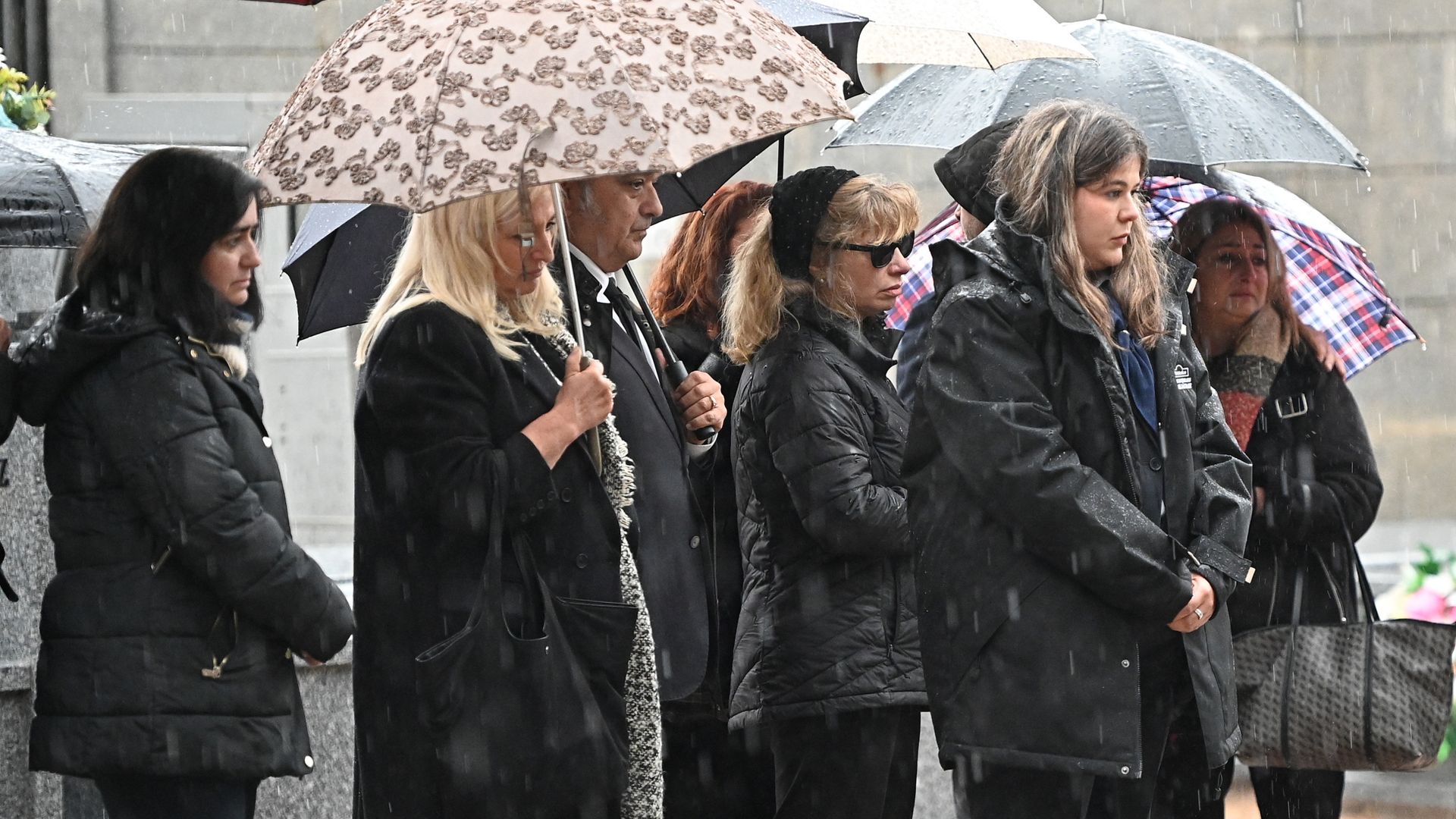 Los familiares de Encarnita Polo, en su funeral este sábado en Ávila