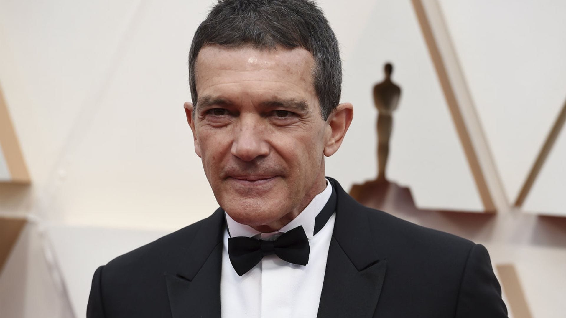 Elton John 'comparte' su Oscar con Antonio Banderas