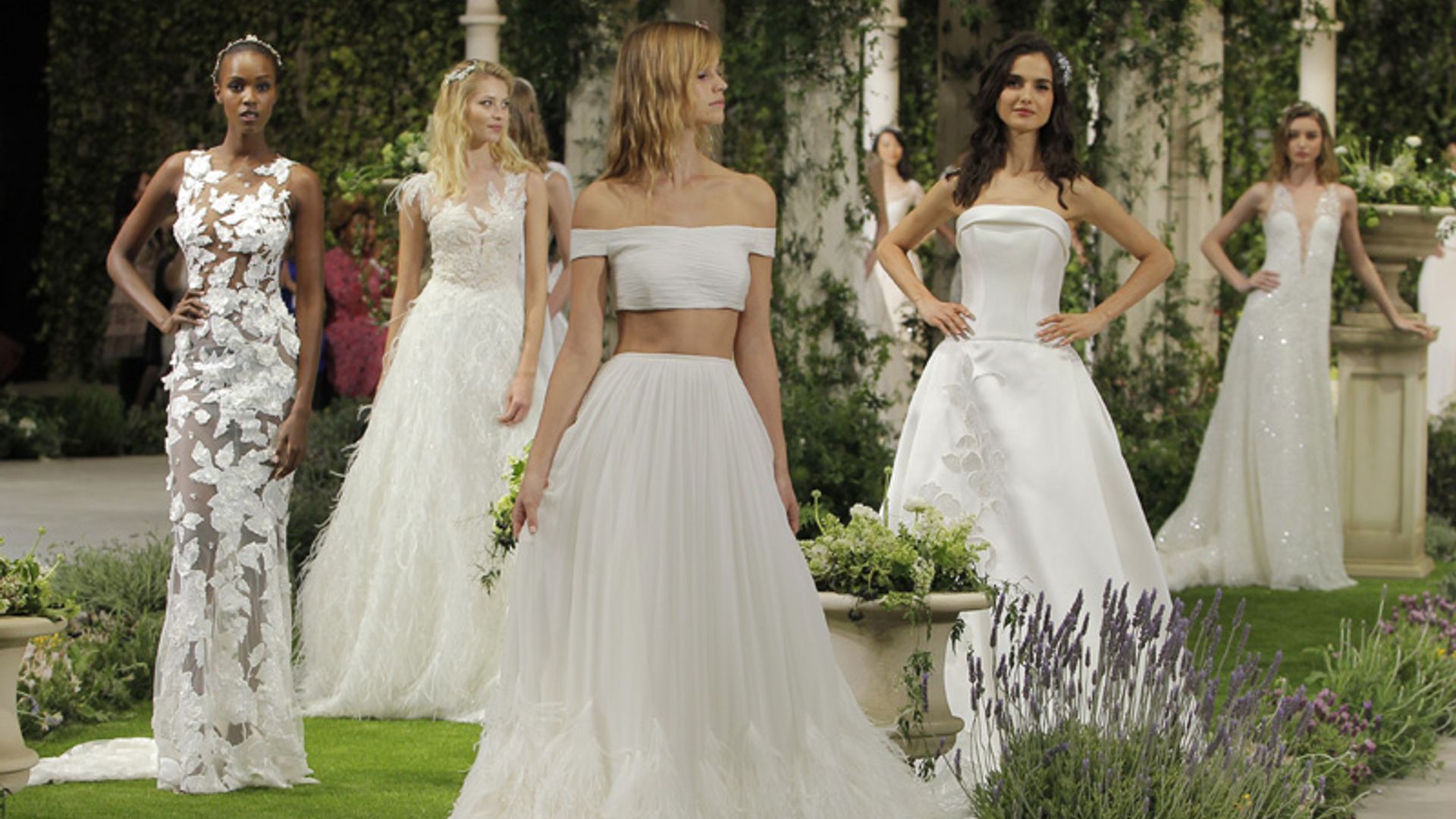 Una novia, un escote: Hervé Moreau diseña el vestido de boda perfecto