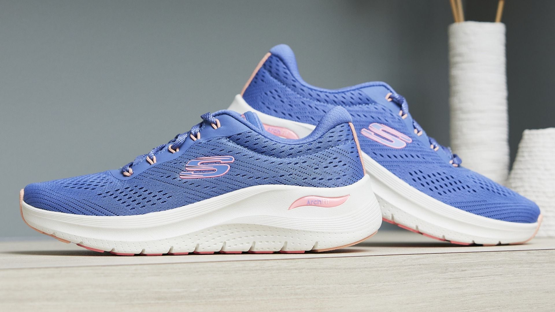 Zapatillas cómodas, con sello de podólogos y al 50%: las Skechers más buscadas del Prime Day 2025