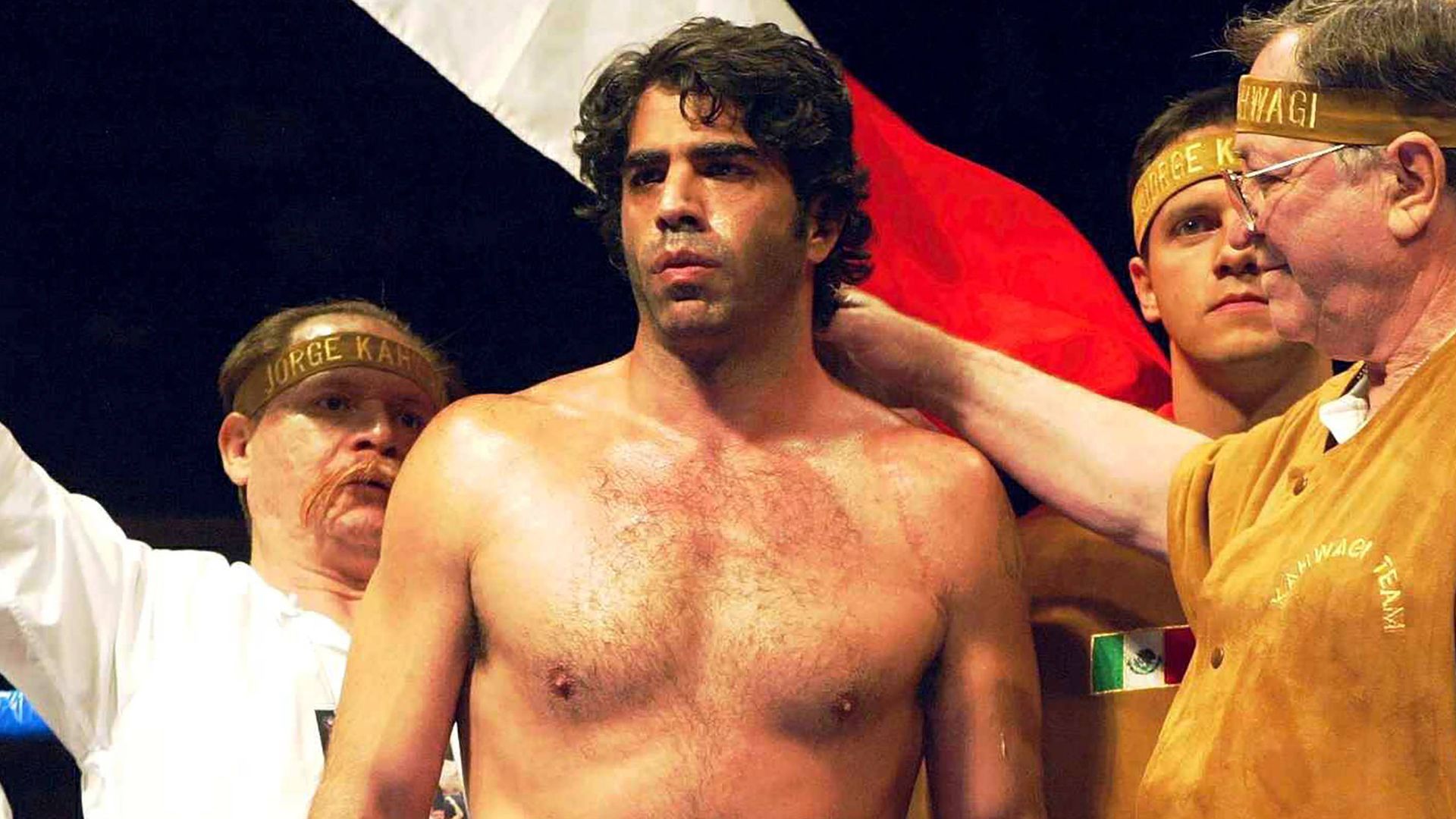 Jorge Kahwagi en su pelea contra el ruso Alexei Osokin en Plaza México en febrero de 2003.
