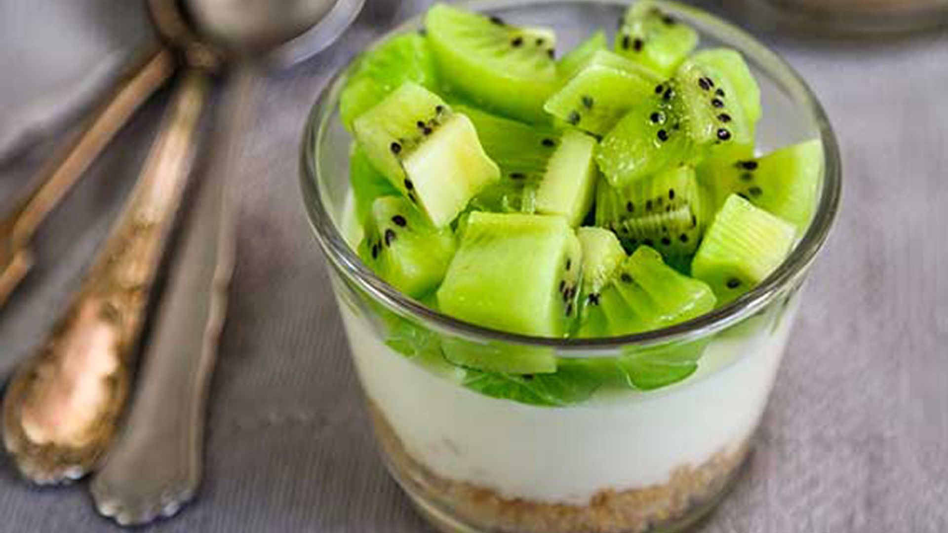 Vasitos de 'cheesecake' de kiwi