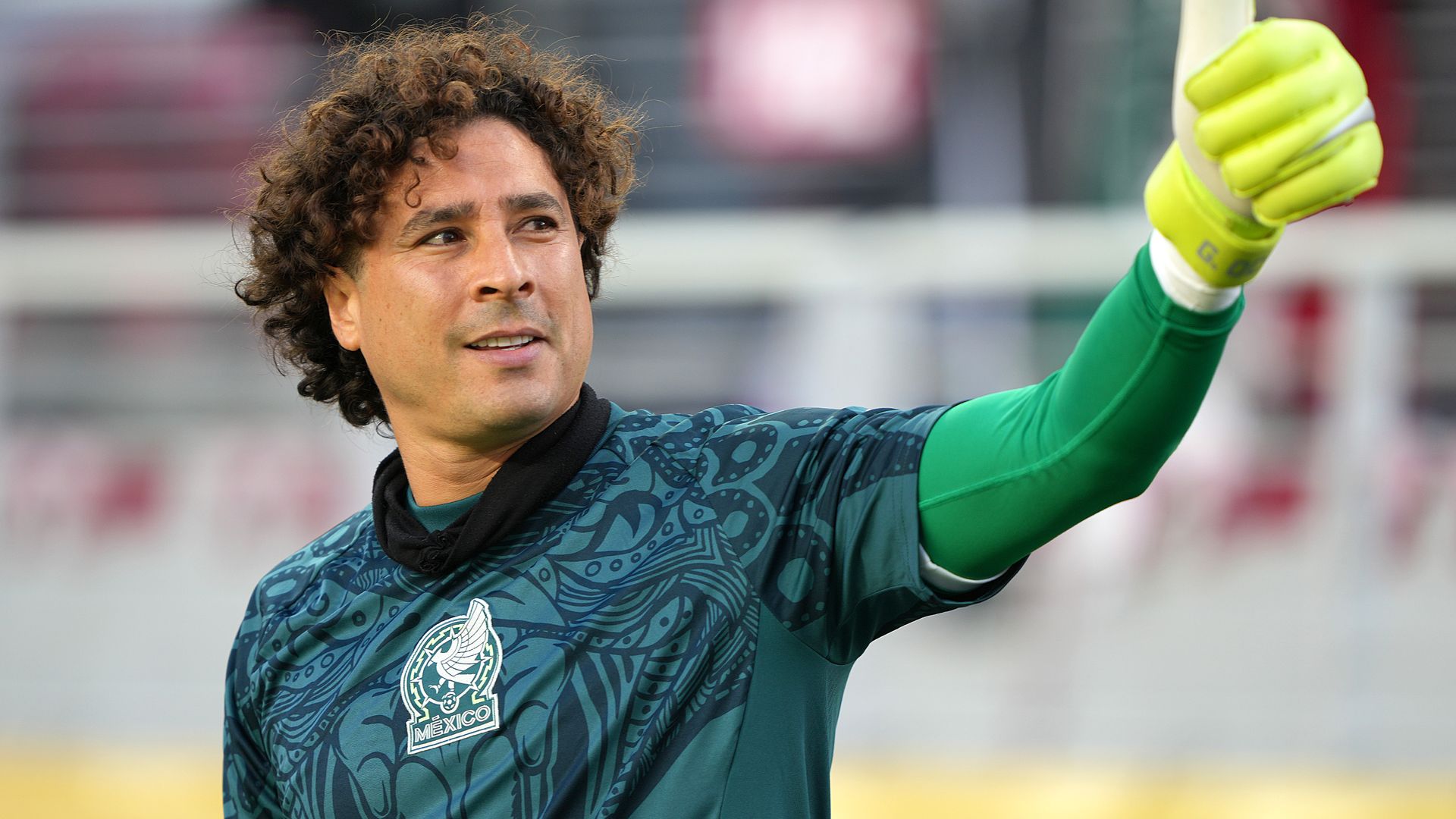 Guillermo 'Memo' Ochoa podría jugar su sexto Mundial y hacer historia.
