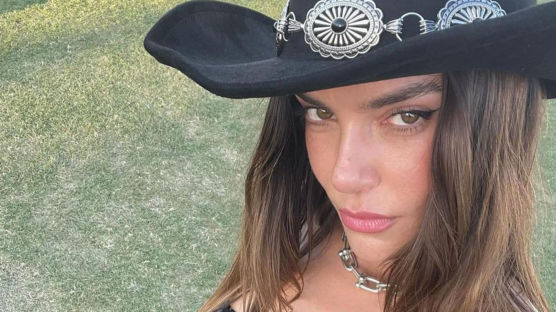 En su ‘cowgirl era’: Valentina Ferrer llega a Coachella con botas y texana