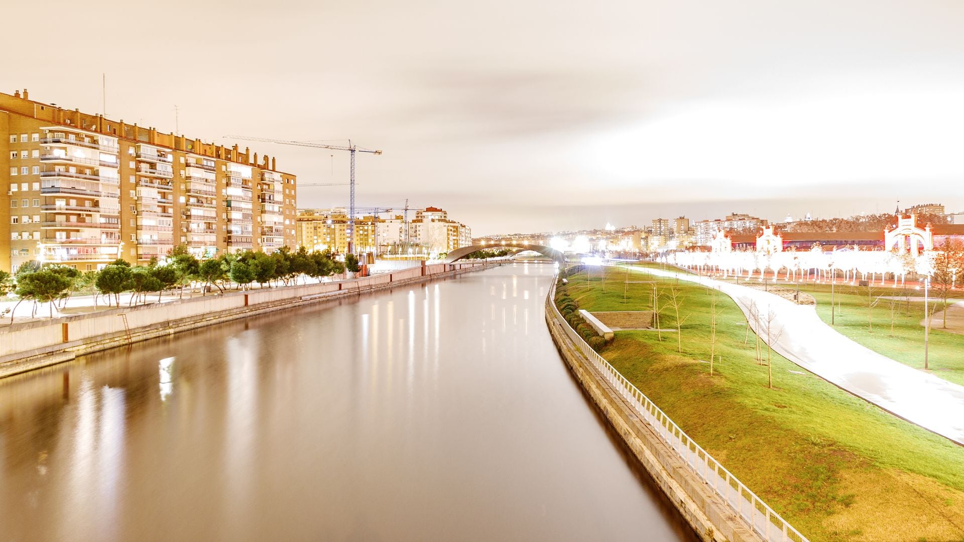 Río Manzanares iluminado