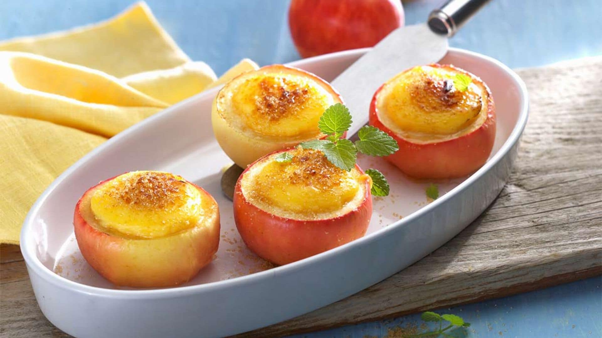 Manzanas rellenas de crema gratinadas
