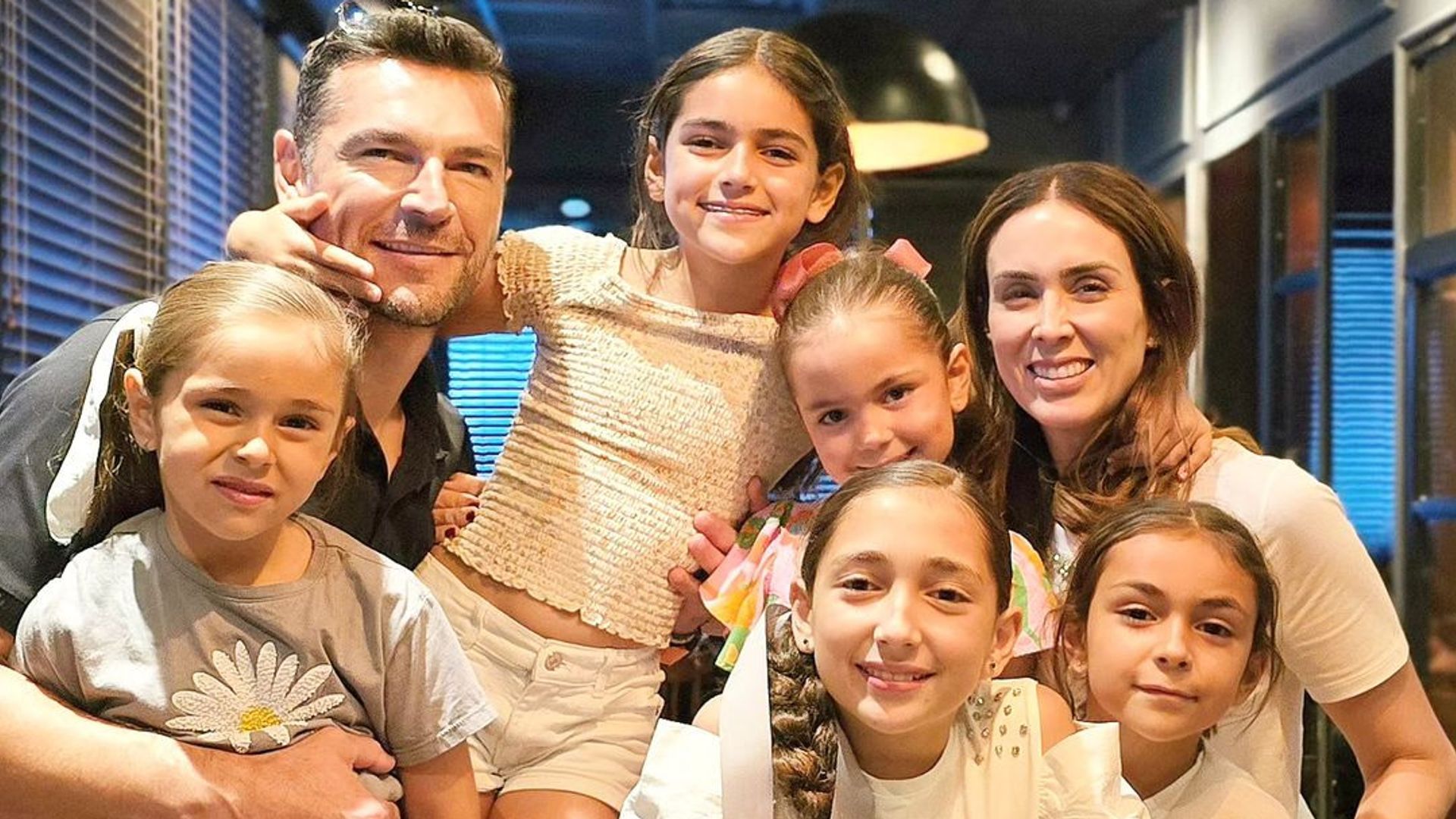 Chicas intrépidas! Las hijas de Jacky Bracamontes nadan con tiburones | ¡HOLA!