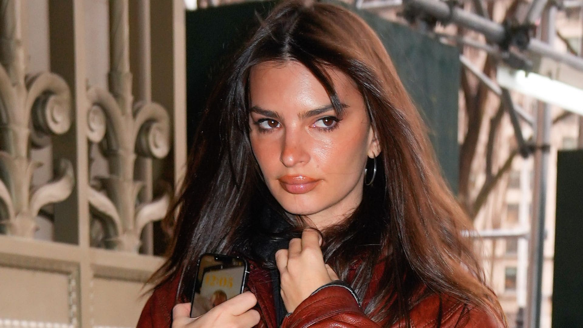 Emily Ratajkowski  pide perdón a Olivia Wilde tras su beso viral con Harry Styles