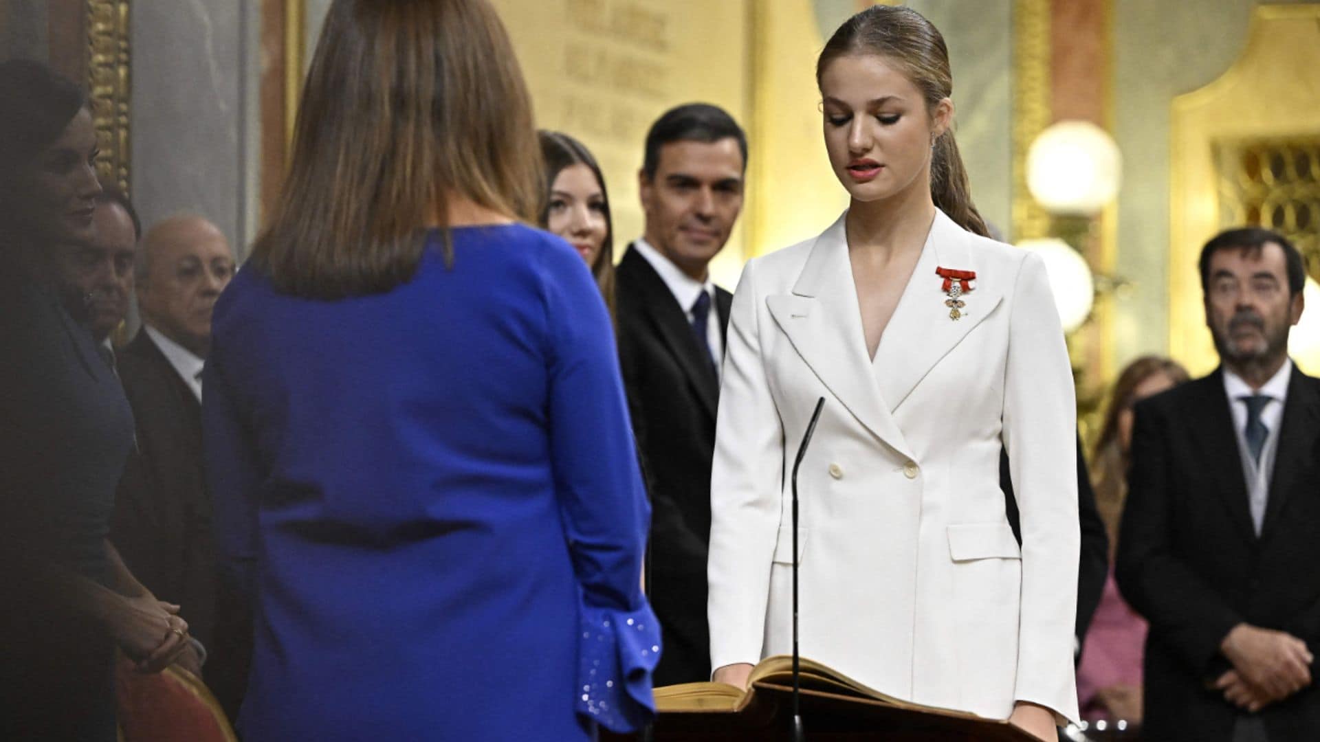 La comparativa de la jura de la Constitución del rey Felipe y la de su primogénita