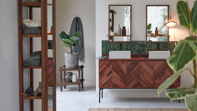 Mueble de lavabo de madera con patas