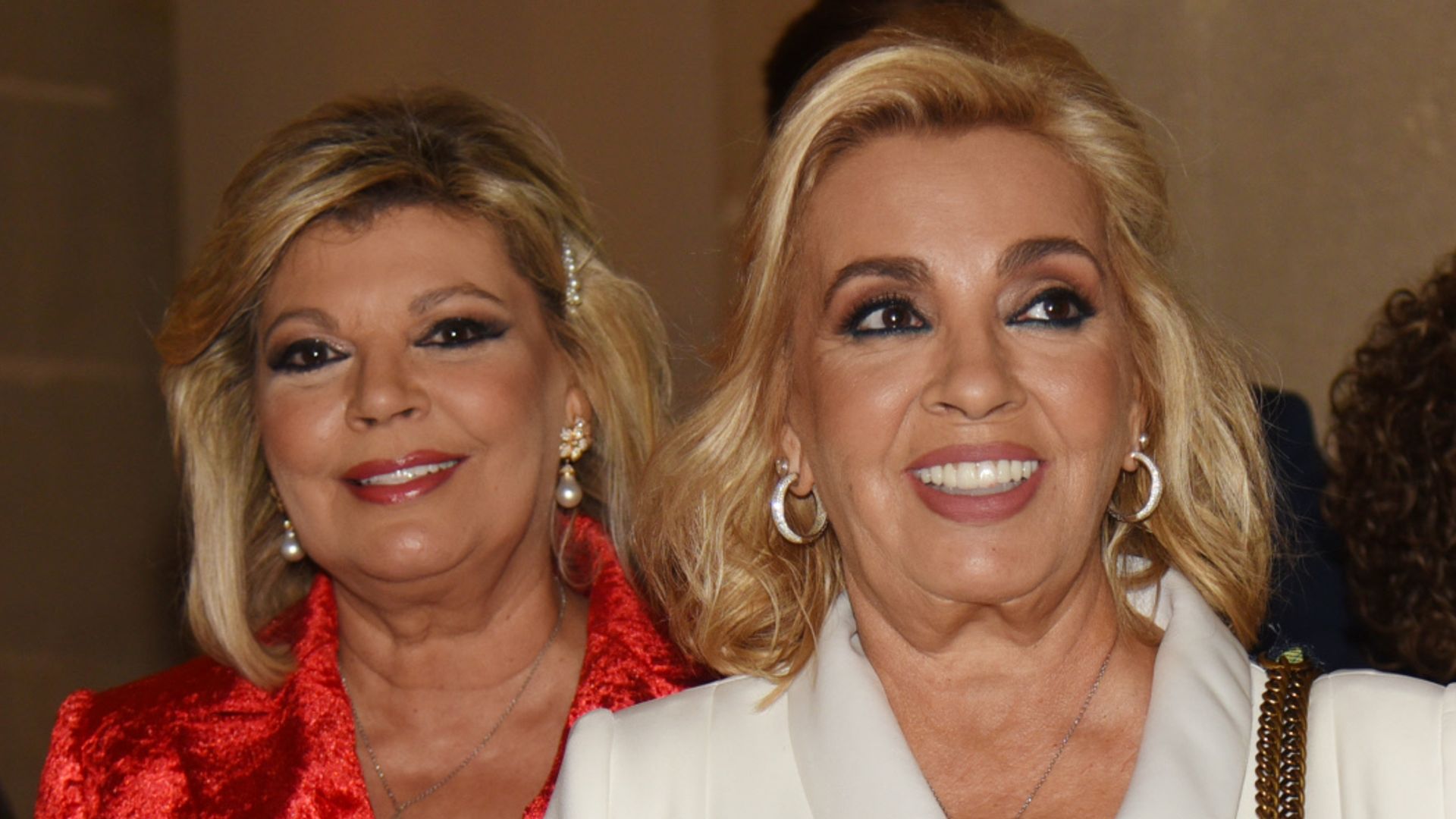 Terelu y Carmen durante la entrega de las Medallas de Oro al Mérito en Bellas Artes de Sevilla en 2024
