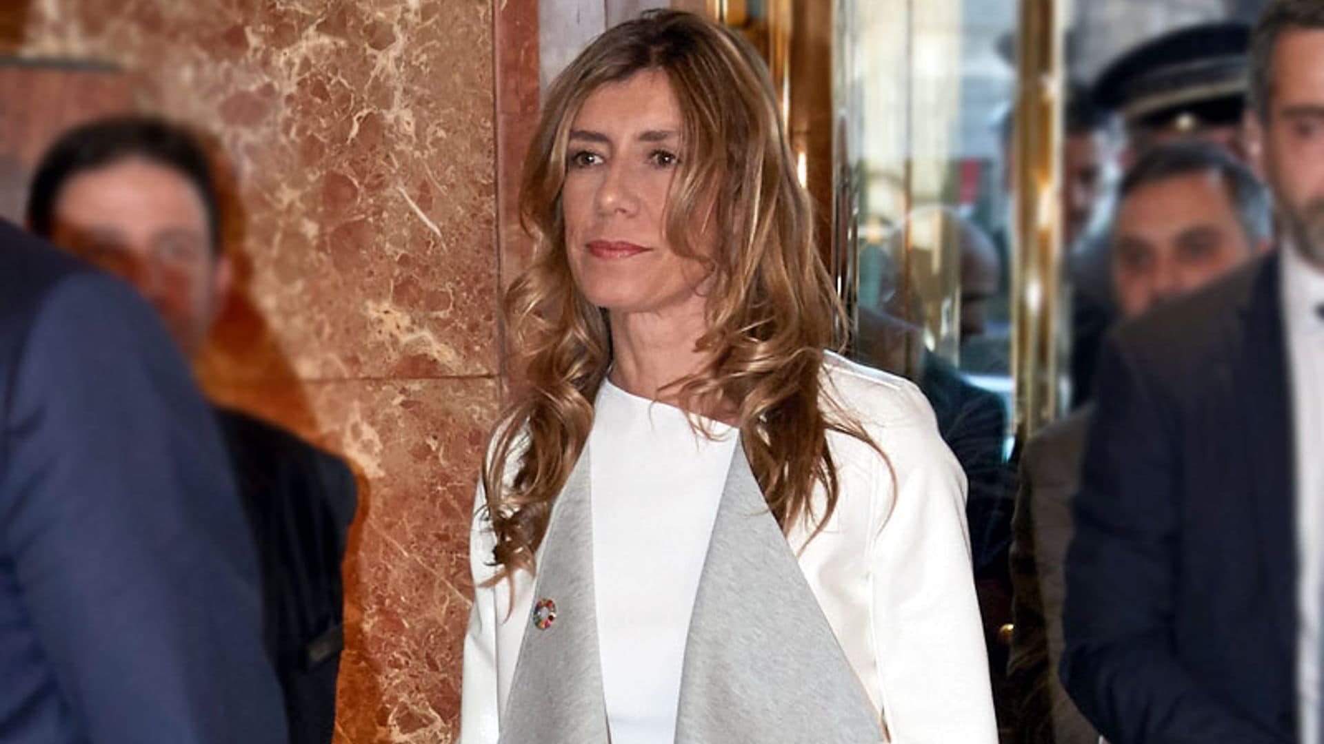 Begoña Gómez moderniza su estilo pero no evita las comparaciones