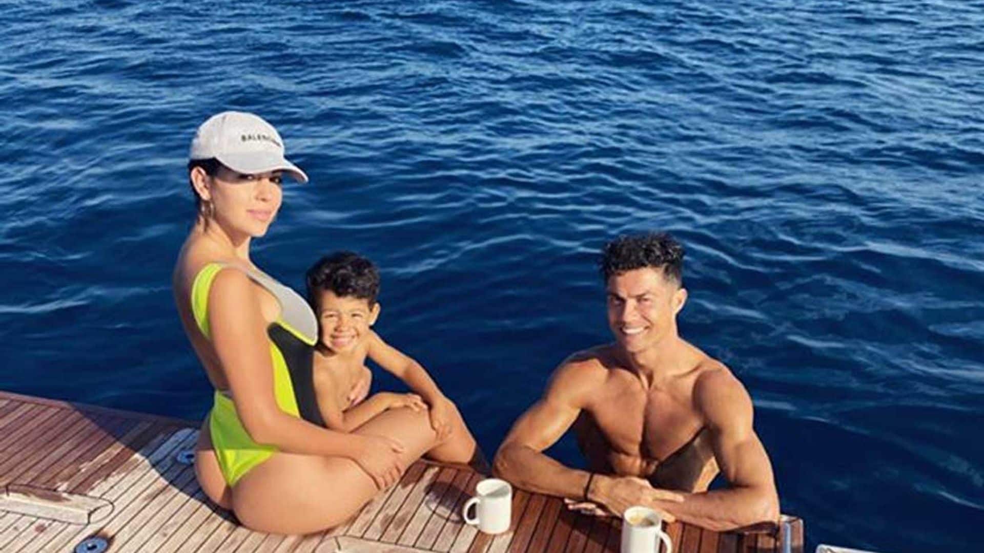 Georgina Rodríguez y Cristiano Ronaldo no dejan de sorprendernos, ¡esta vez a bordo de un yate!