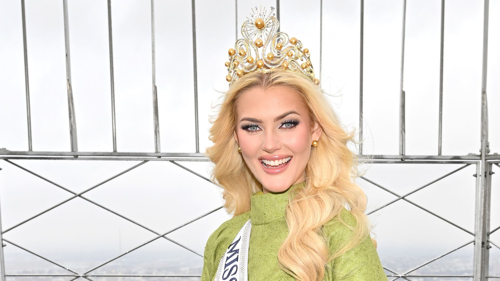 Miss Universe, Victoria Kjær Theilvig, es recibida en su natal Dinamarca con una cálida bienvenida