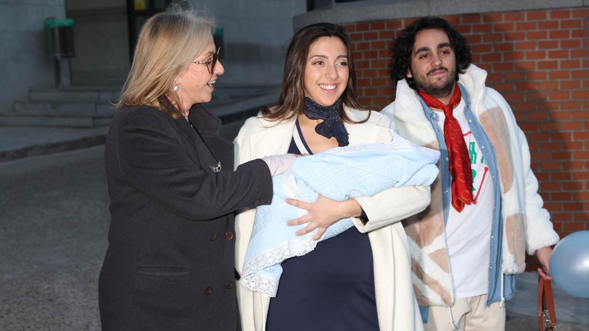 Luc a Fernanda Carmona Presenta A Su Hijo Ismael Junto A Su Pareja Y La luc-a-fernanda-carmona-presenta-a-su-hijo-ismael-junto-a-su-pareja-y-la