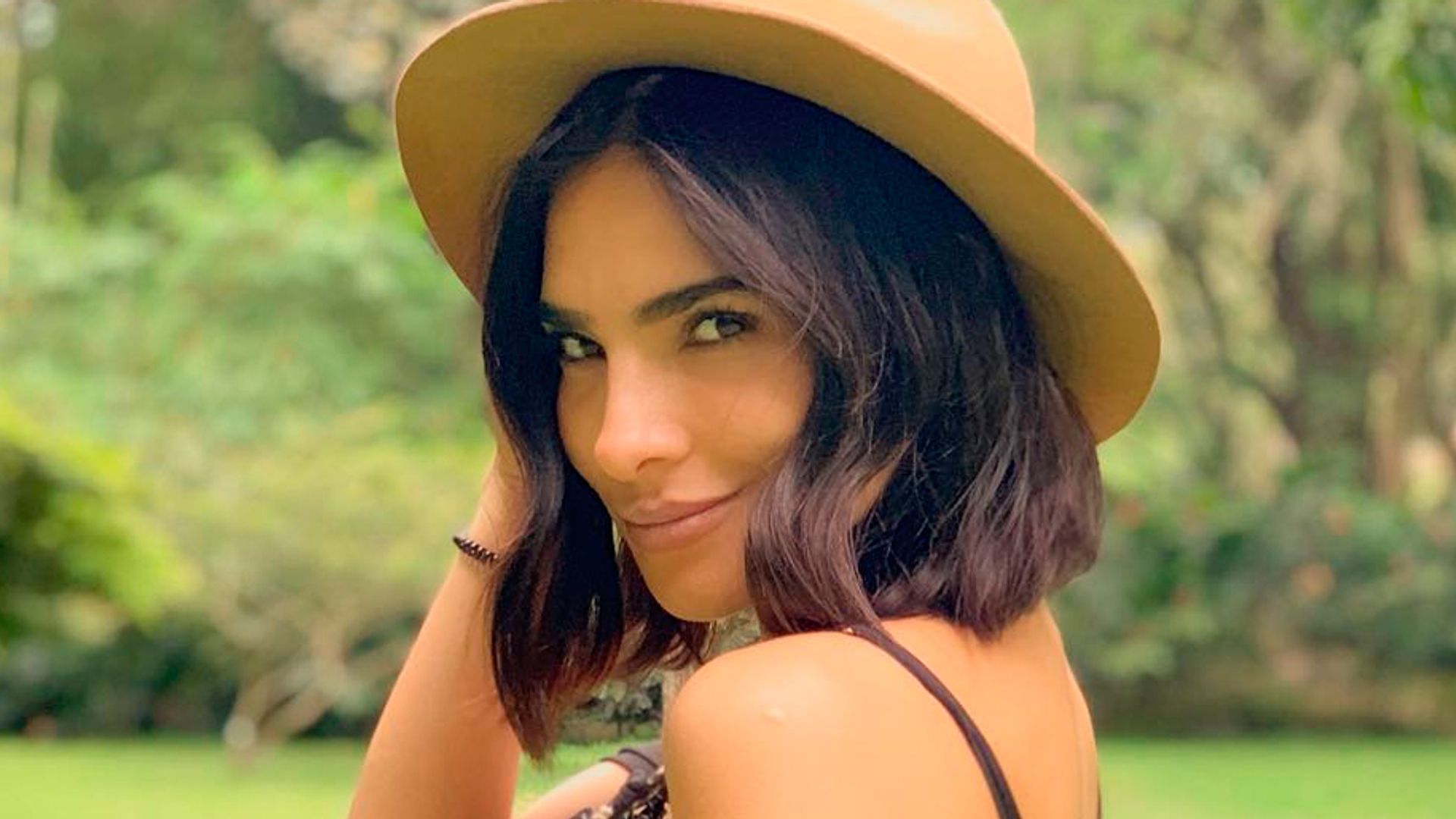 Alejandra Espinoza y las pistas por las que sus fans piensan que podría estar embarazada