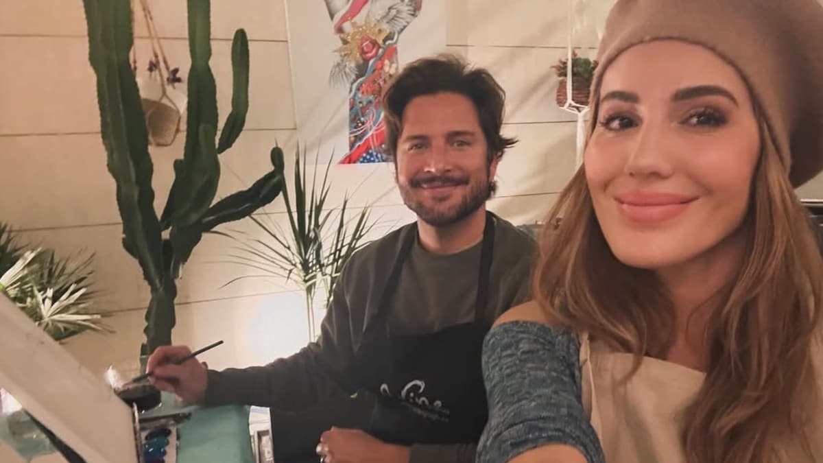 Así es la exclusiva casa de Manuel Carrasco en Madrid: muebles icónicos, sofás vintage y un estudio de grabación de lujo