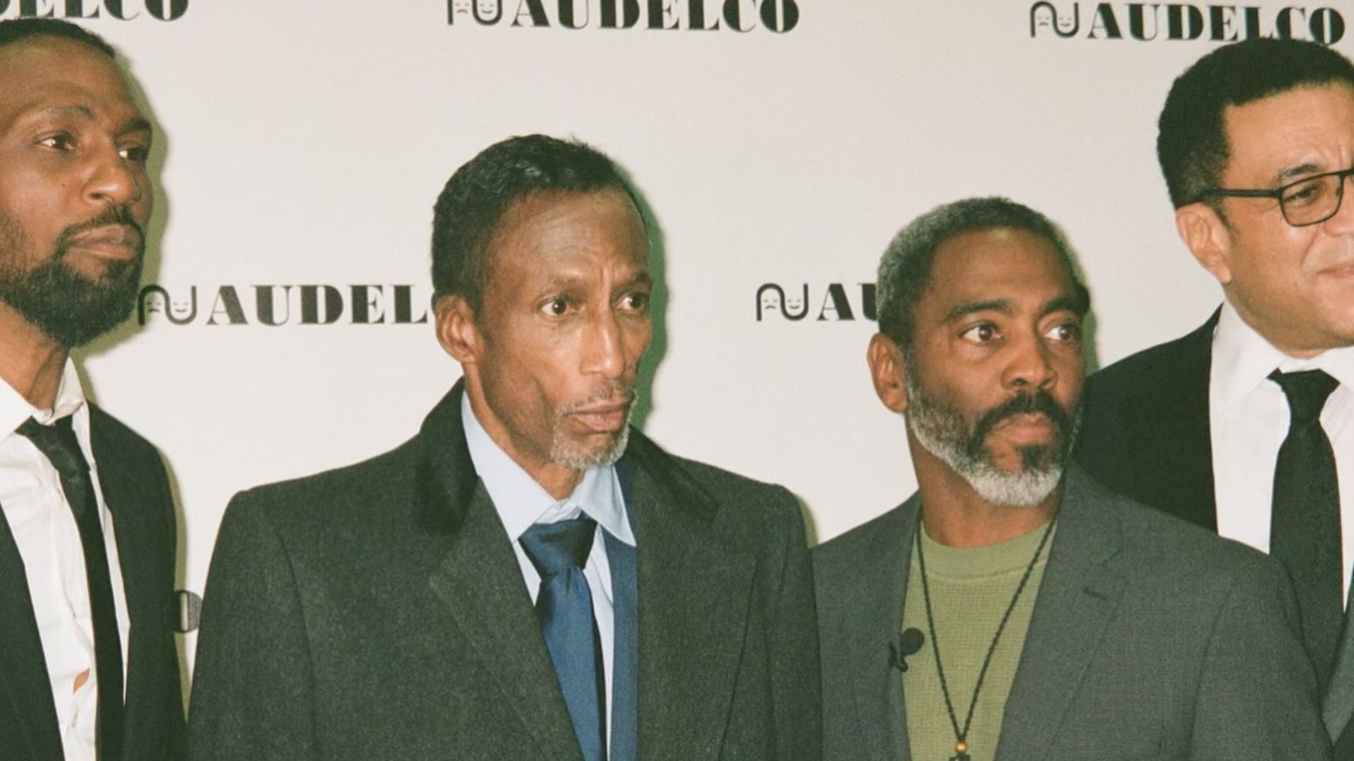 Michael Wright junto a sus compañeros en la reunión de 'Los cinco latidos'