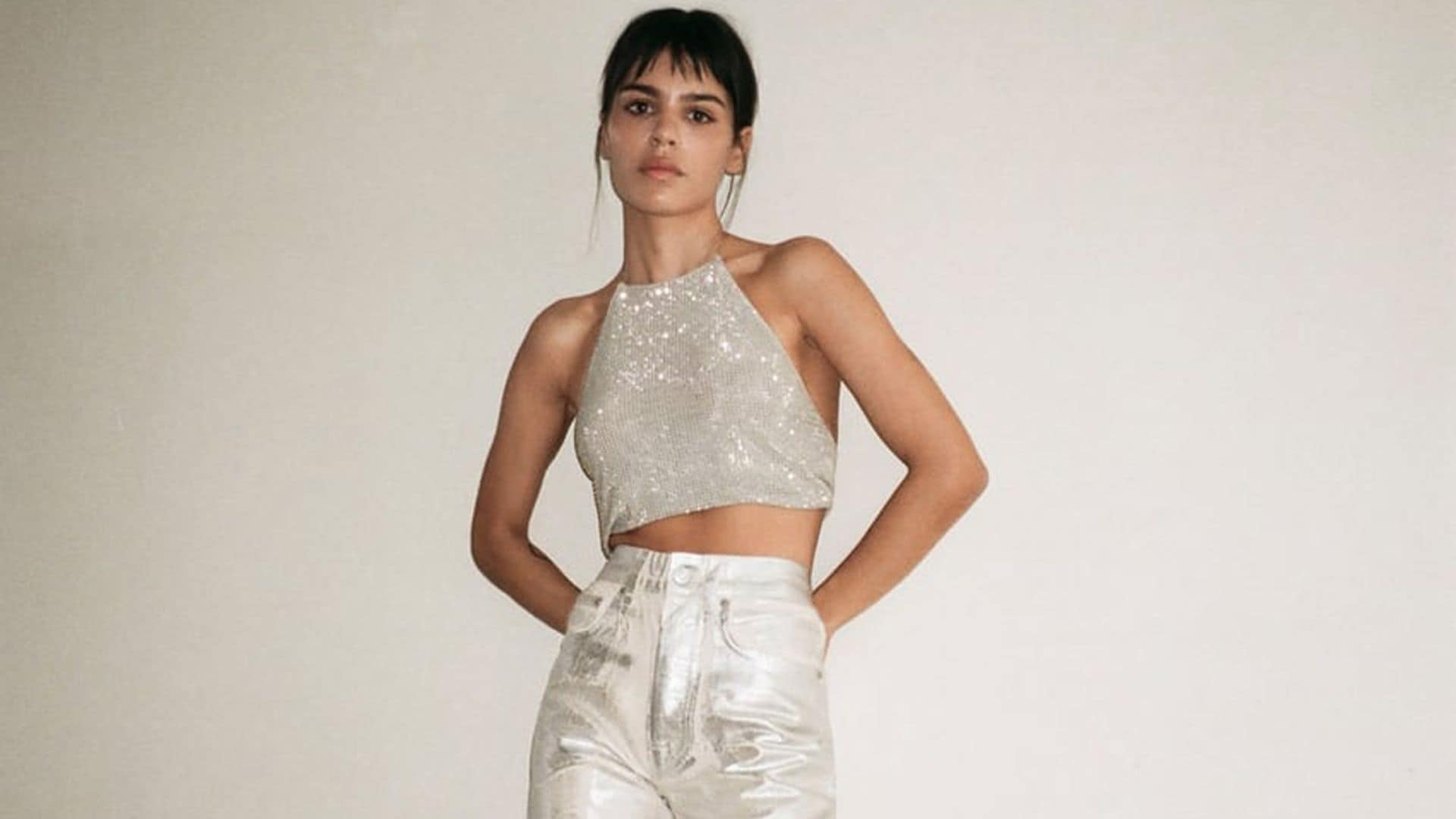 Las prendas virales de Zara: del vaquero metalizado al 'total look' rojo y el top flor