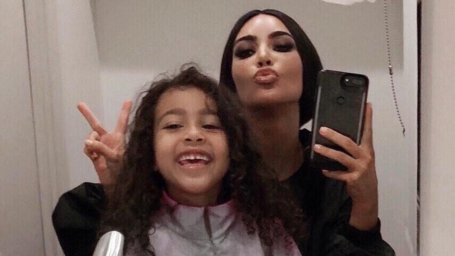 Kim Kardashian comparte la travesura que hizo su hija mayor en sus redes