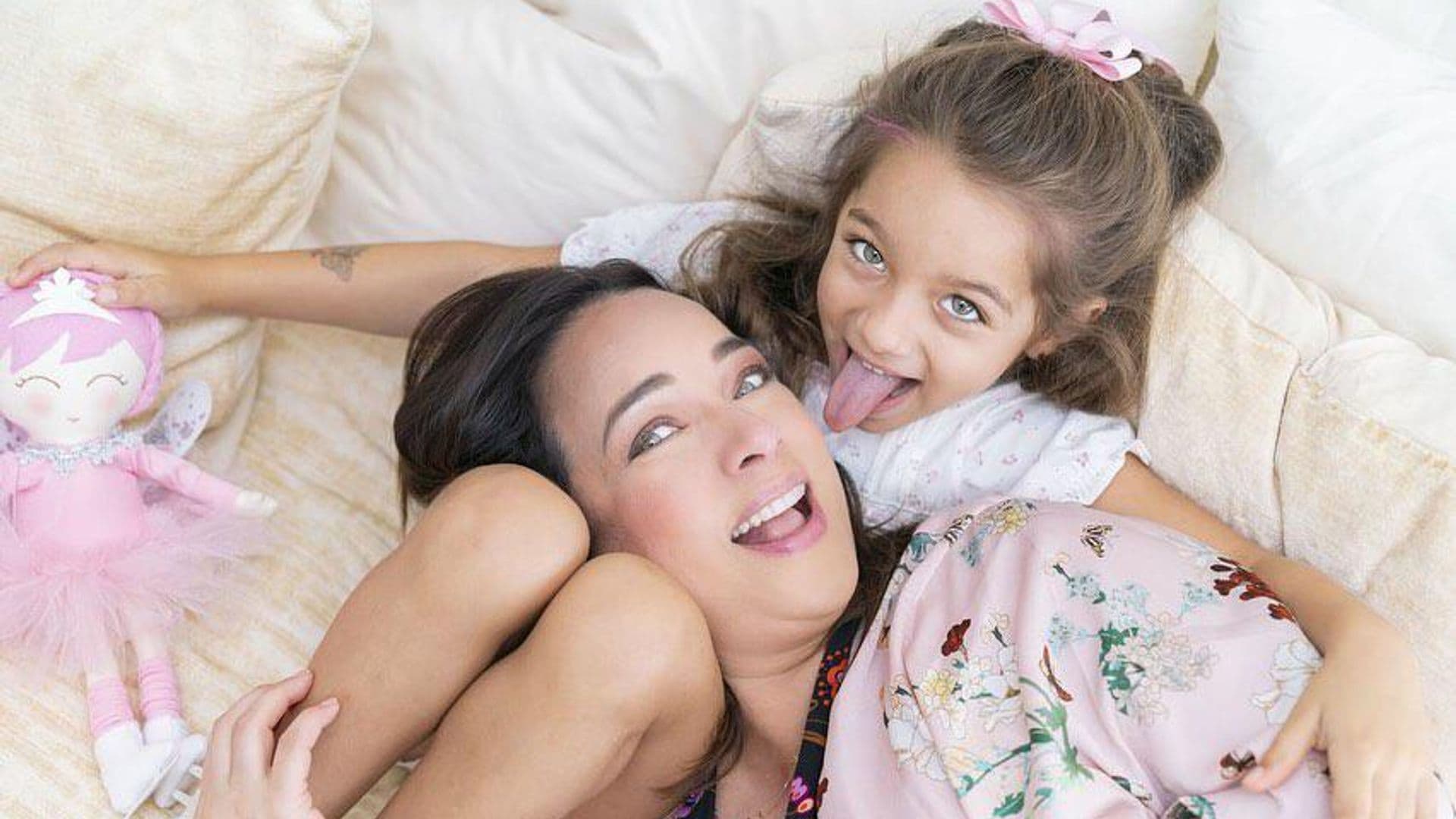 La encantadora manera en que Adamari López se deja consentir por su hija Alaïa