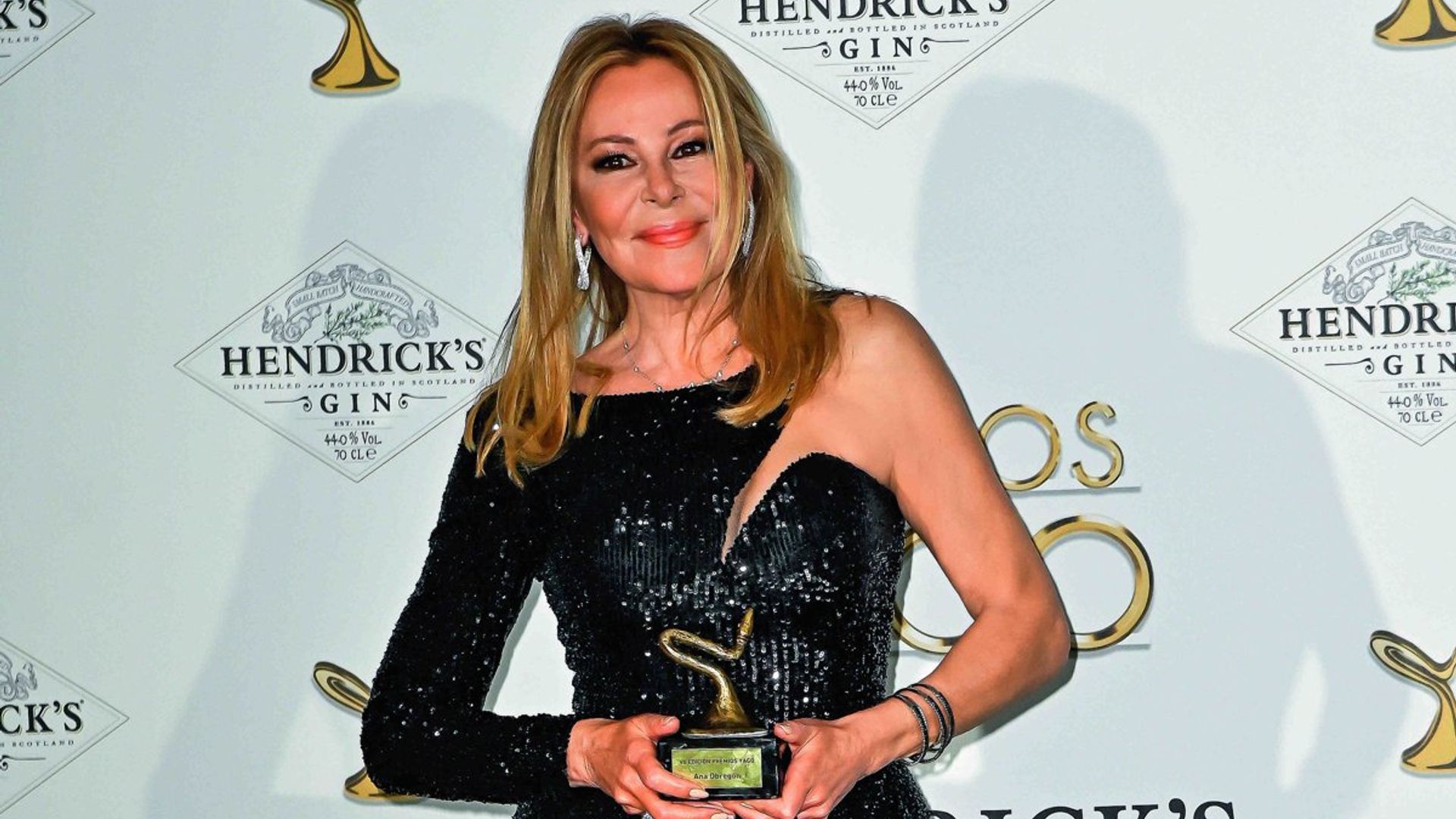 Ana Obregón dedica, emocionada, su Yago de honor a su hijo, Aless